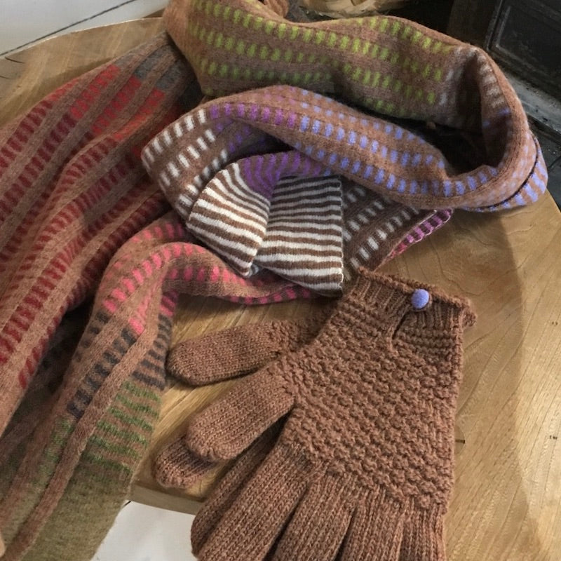 Hazelnut Driving Glove With Contrast Button